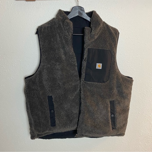 Carhartt reversible vest. - Picture 3 of 5